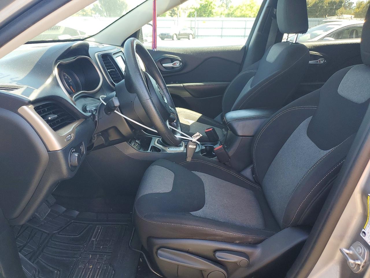 Jeep Cherokee Sport