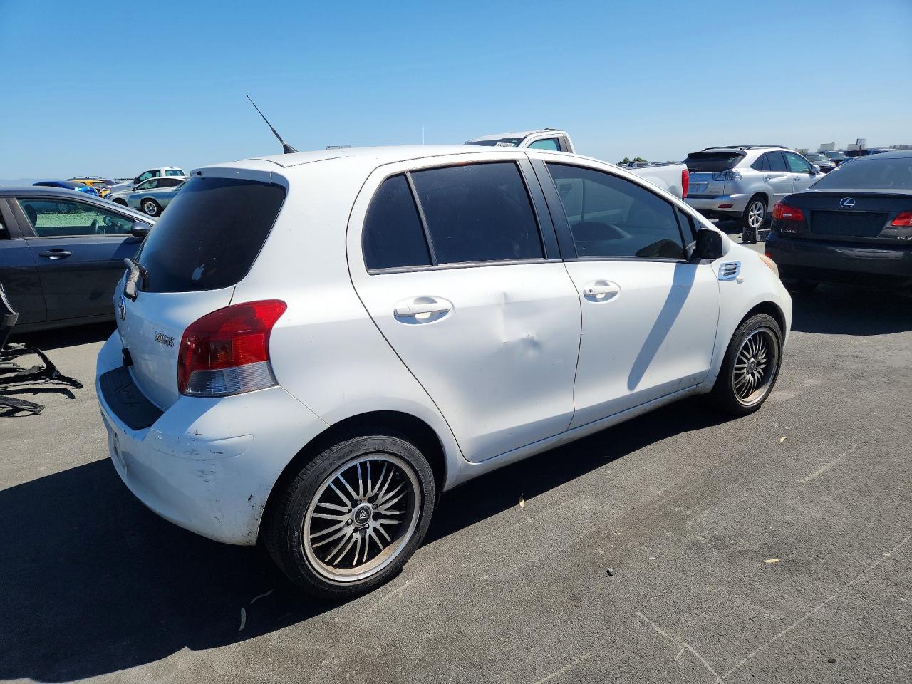 Toyota Yaris Base