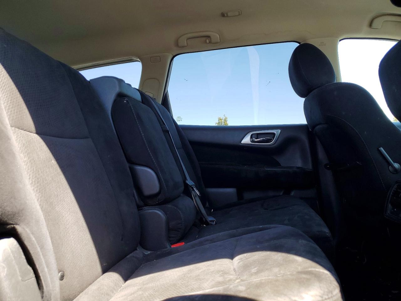 Nissan Pathfinder S