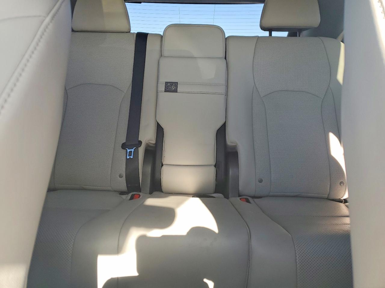 Lexus RX Base