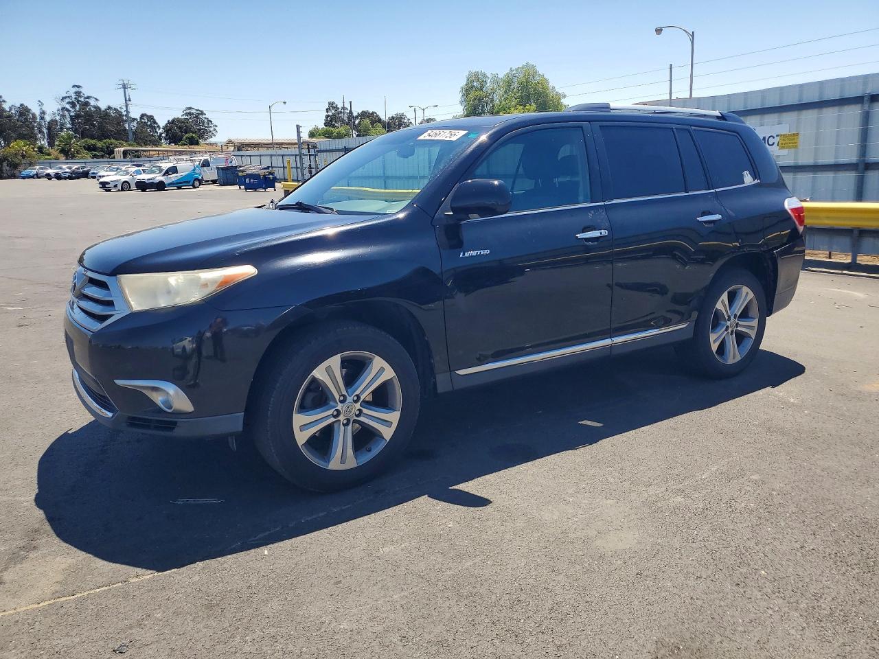 Salvage Toyota Highlander Image