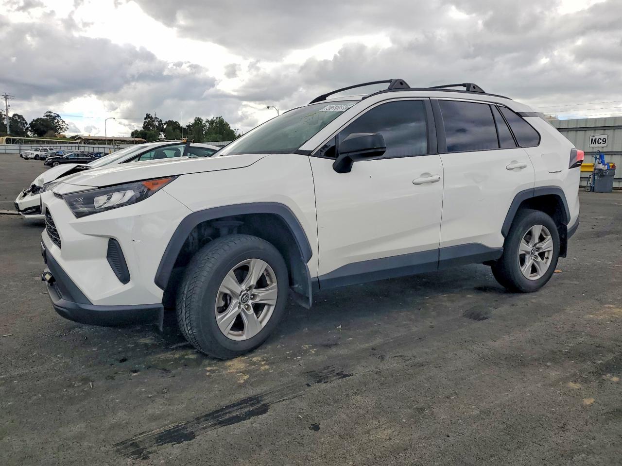Salvage Toyota RAV4 Image