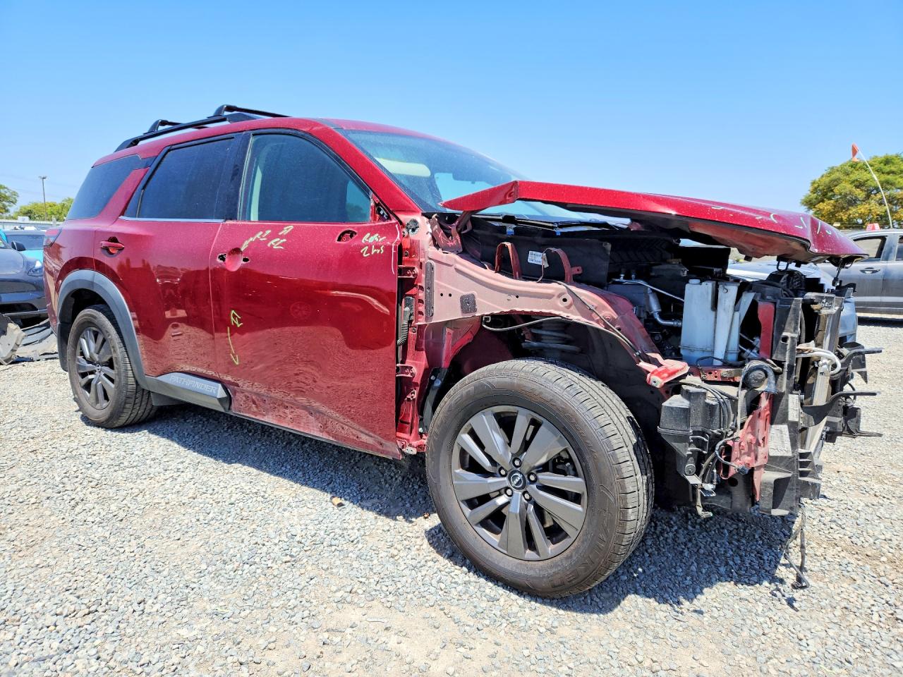 Nissan Pathfinder Sv