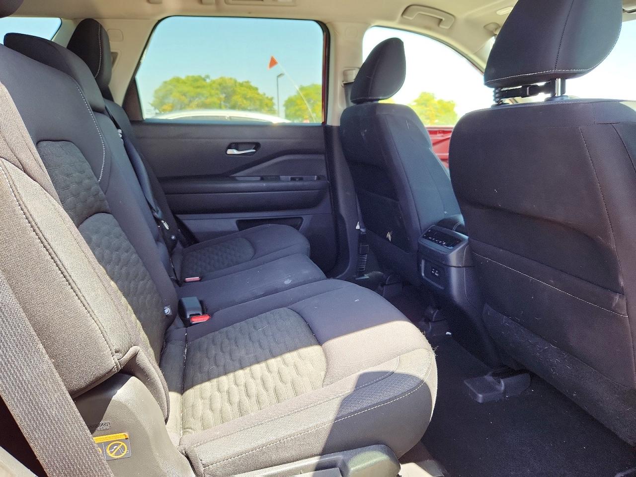 Nissan Pathfinder Sv