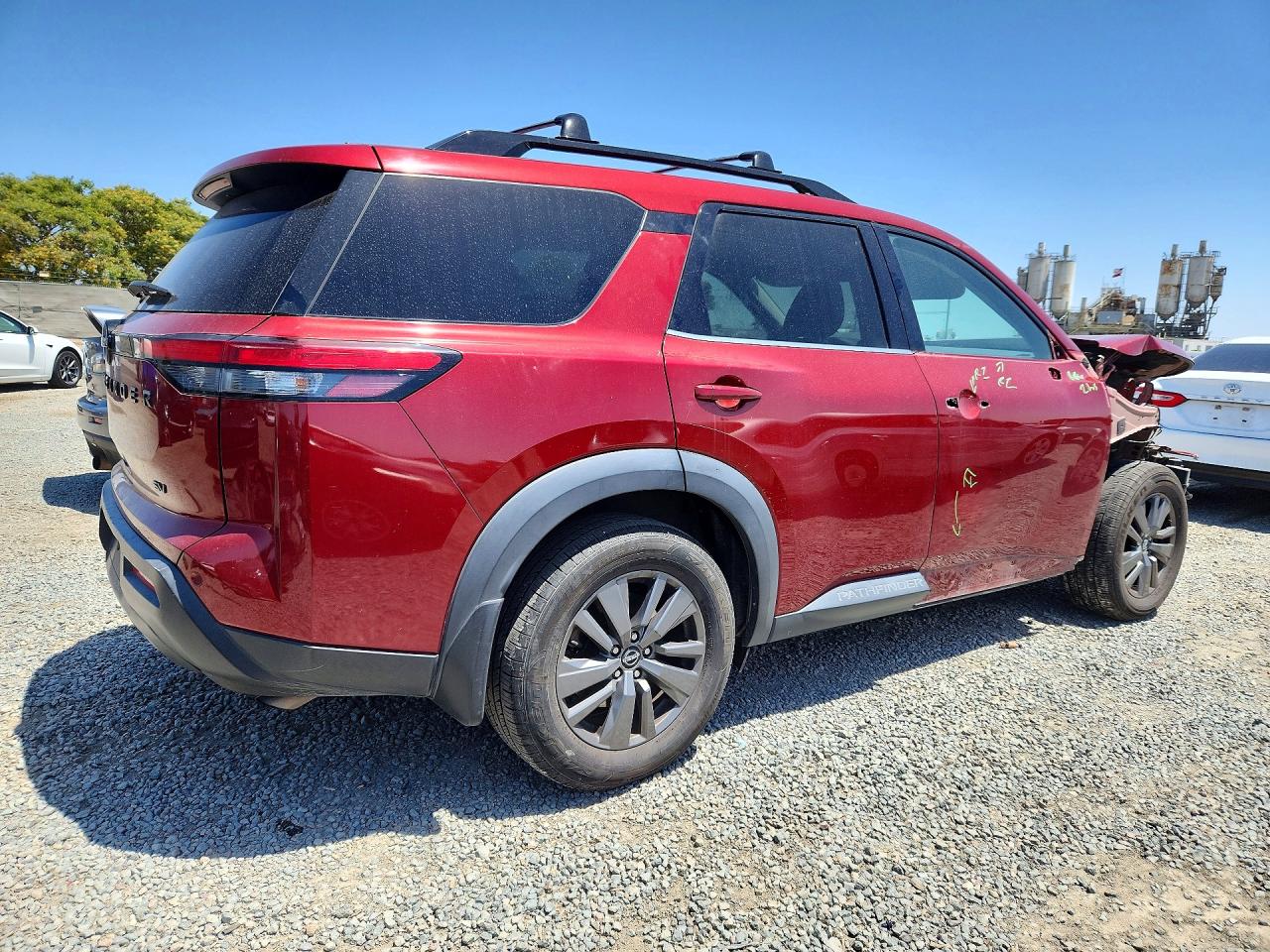 Nissan Pathfinder Sv