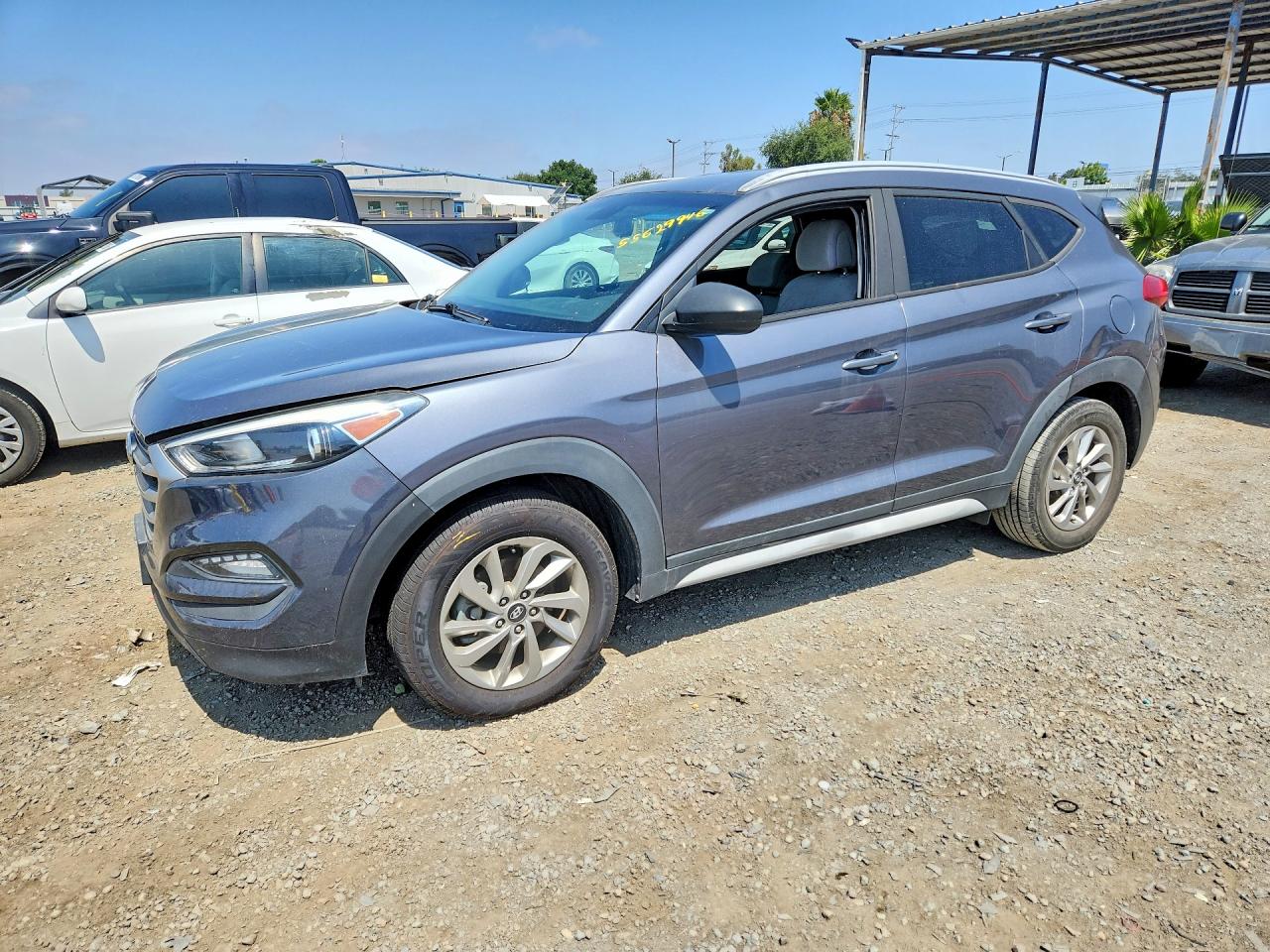 Salvage Hyundai TUCSON Image