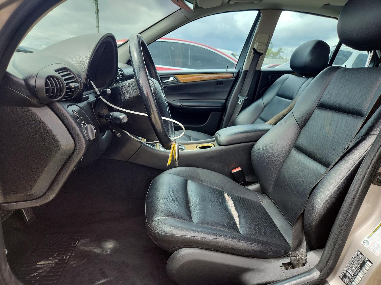 Mercedes-Benz C-Class 230