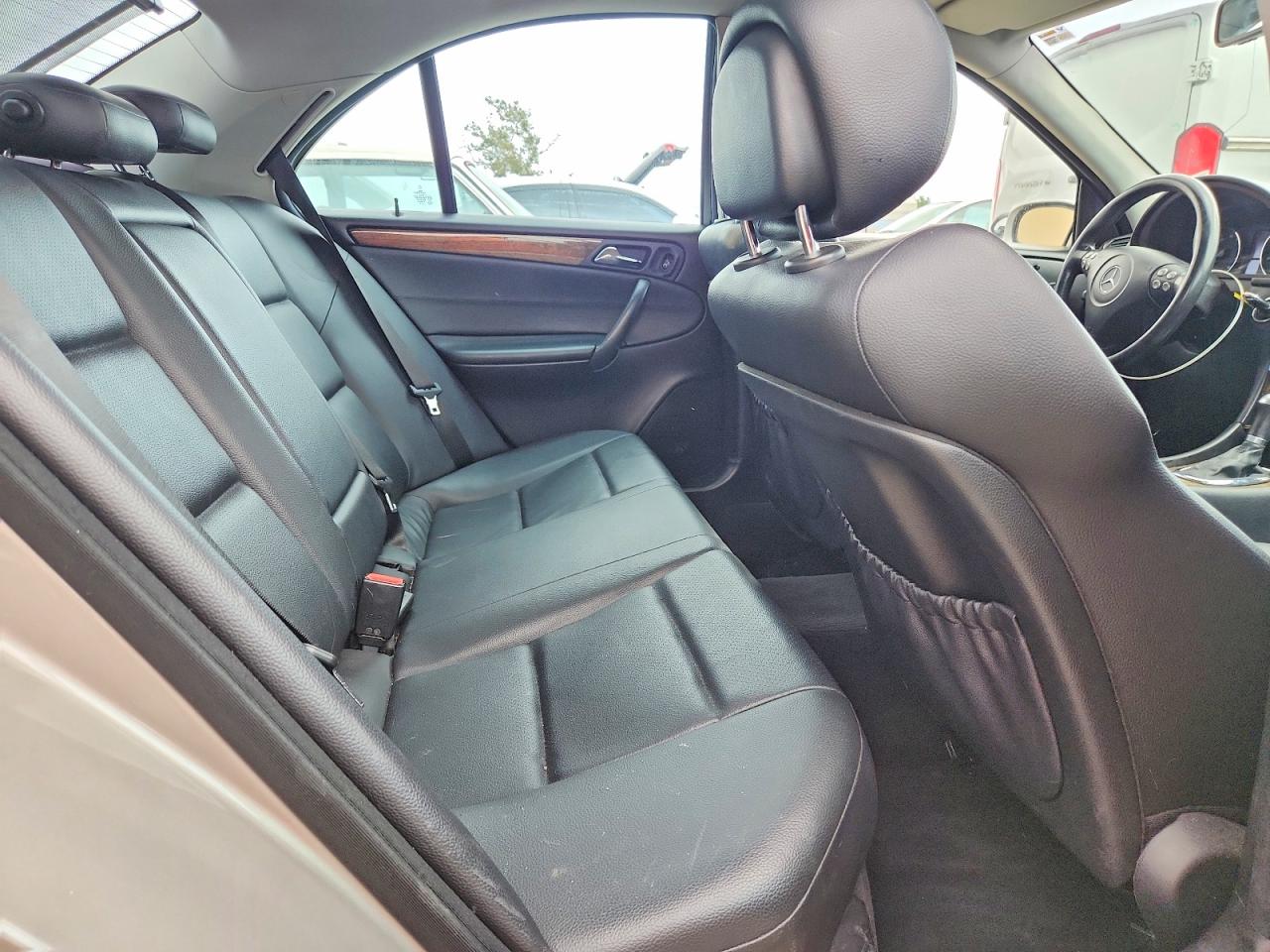 Mercedes-Benz C-Class 230