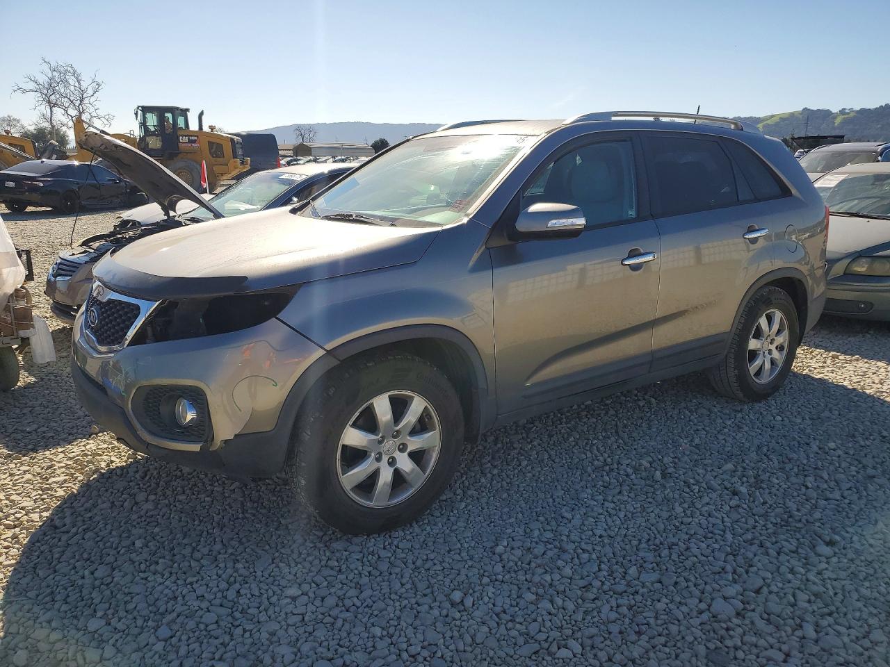 Salvage Kia Sorento Image