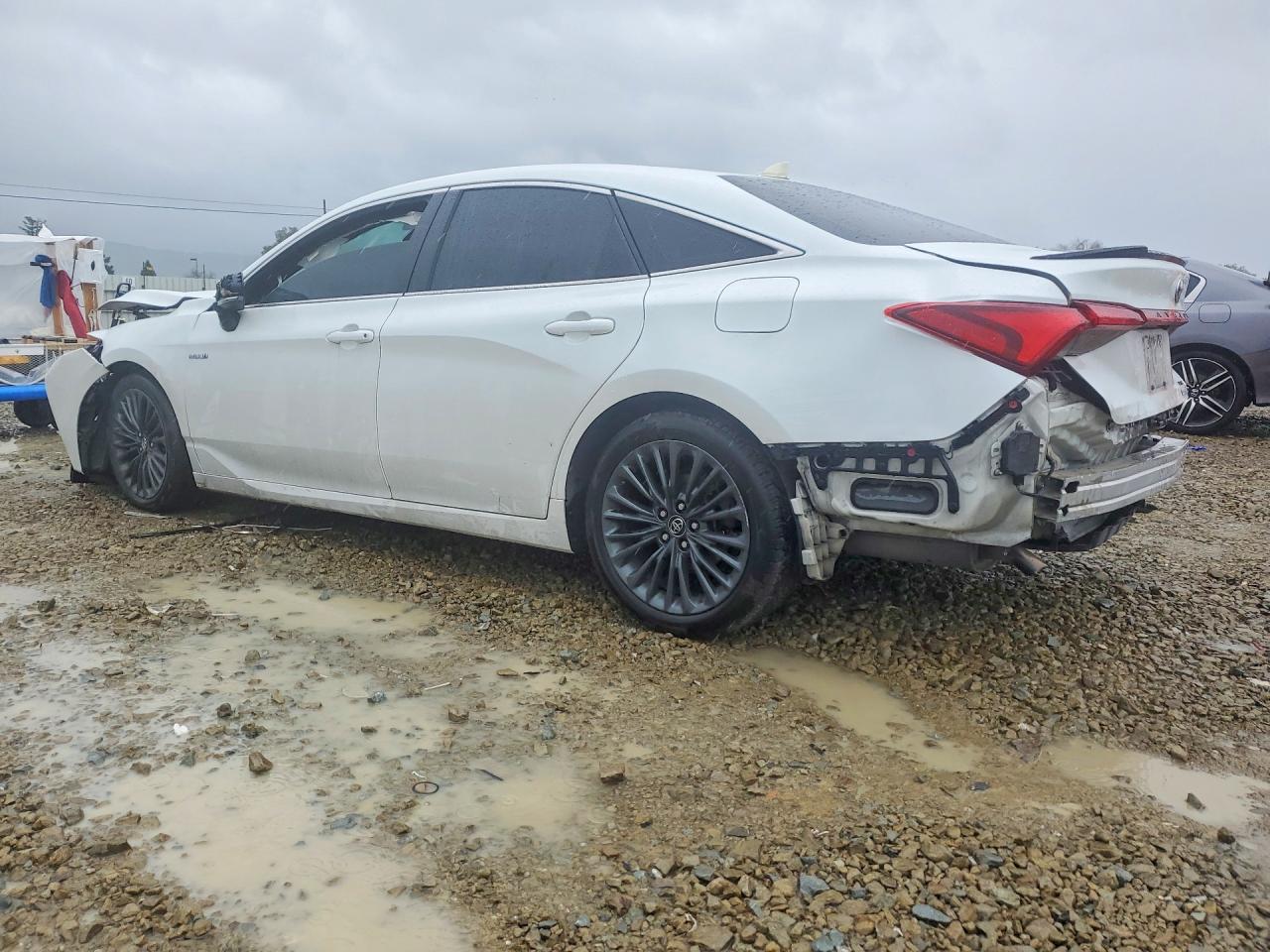 Toyota Avalon Hybrid Xse