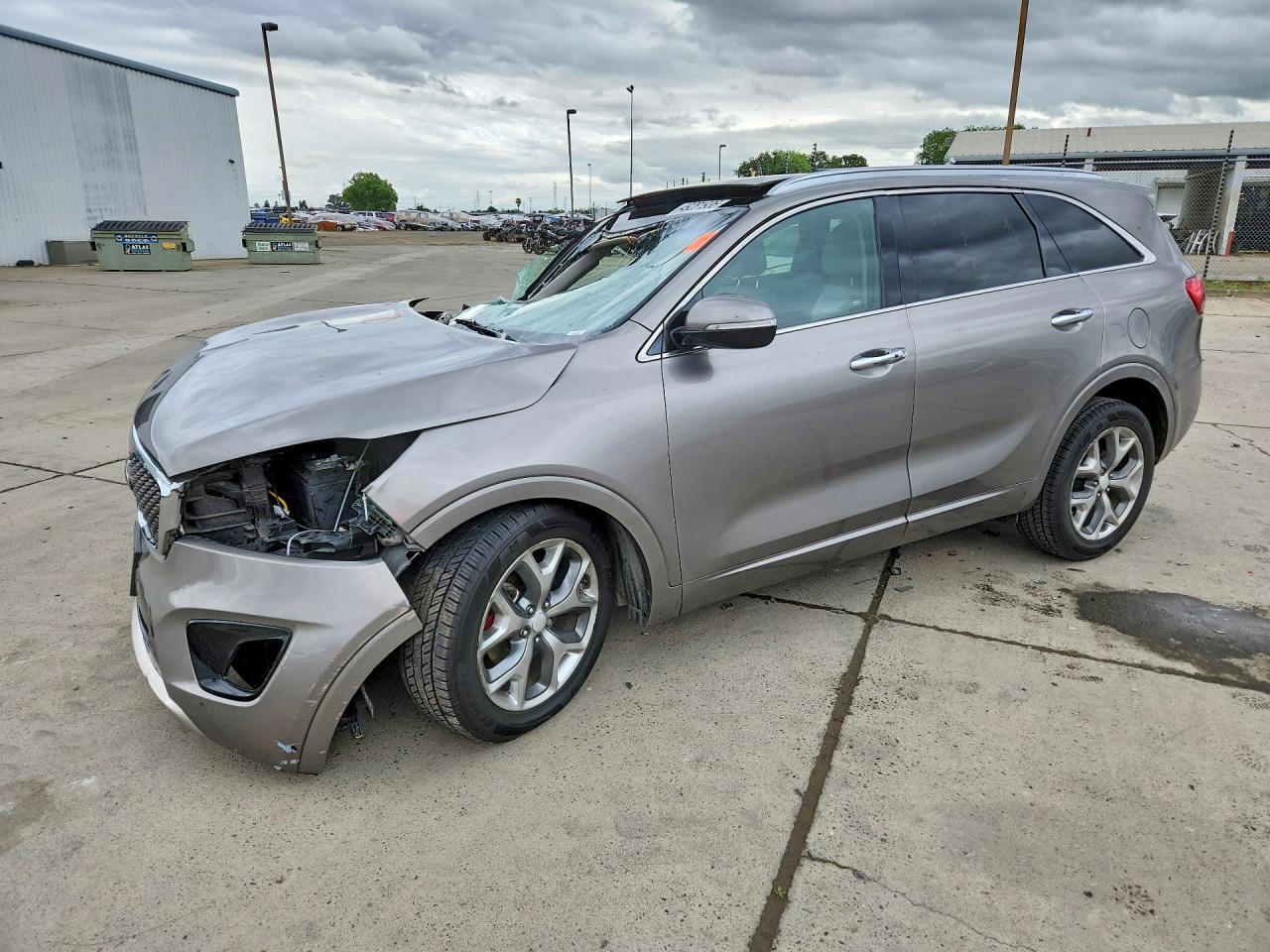 Salvage Kia Sorento Image