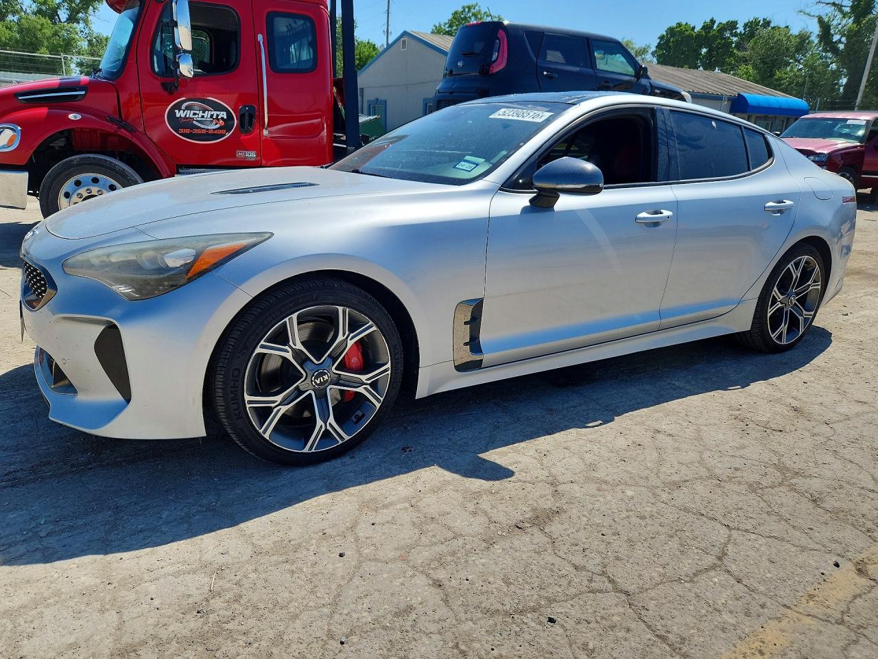 Salvage Kia Stinger Image