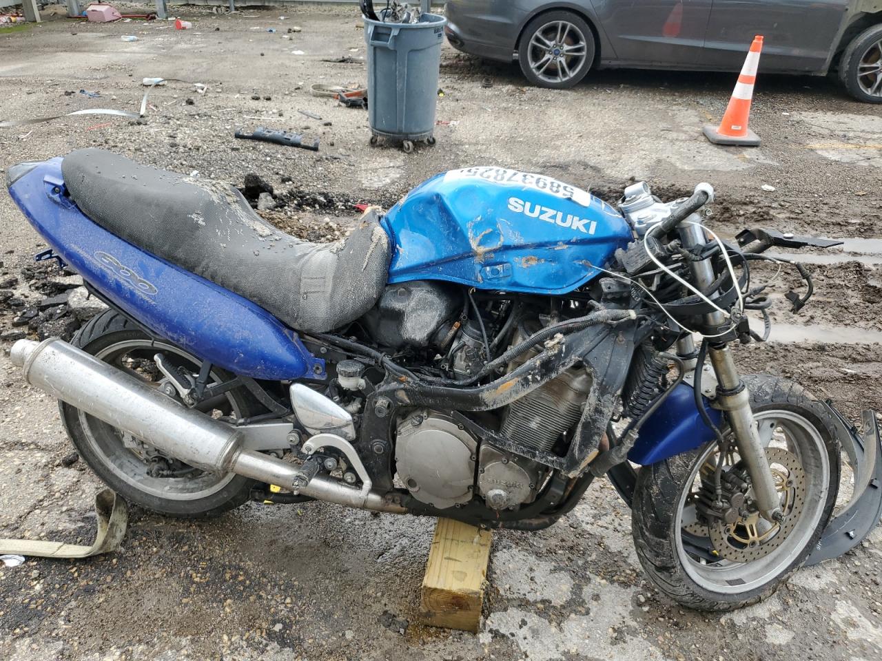 Salvage Suzuki Gsx600 Image