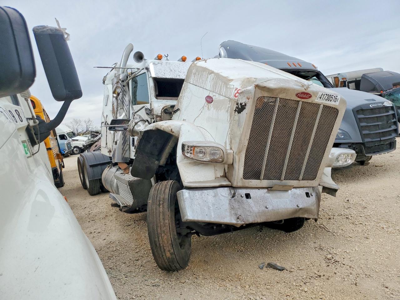 Salvage Peterbilt 389 Image