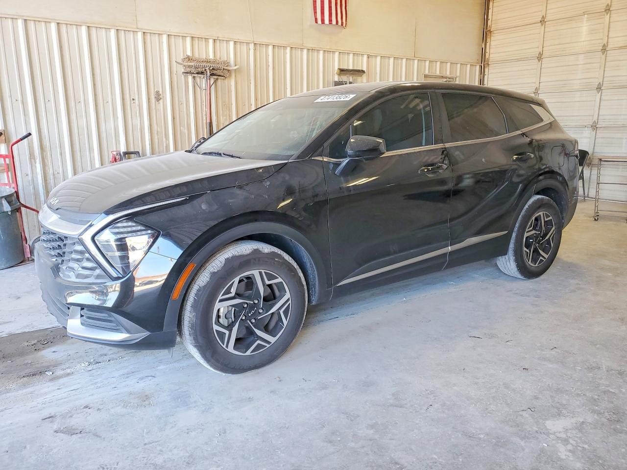 Salvage Kia Sportage Image