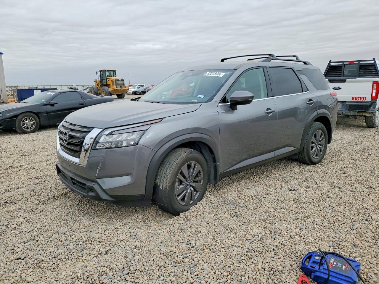 Salvage Nissan Pathfinder Image