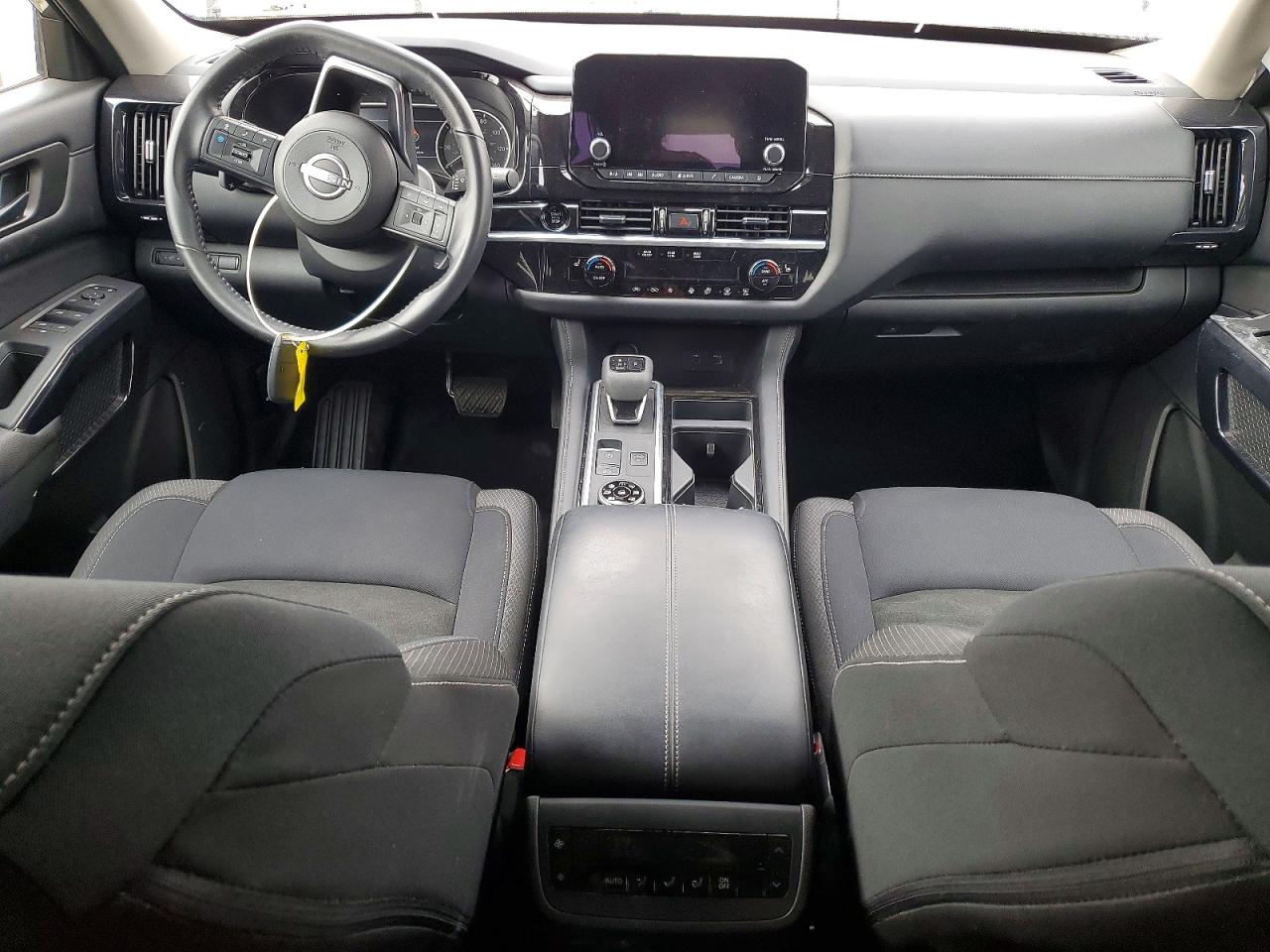 Nissan Pathfinder Sv