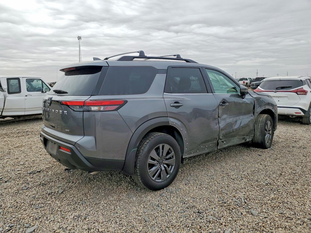 Nissan Pathfinder Sv