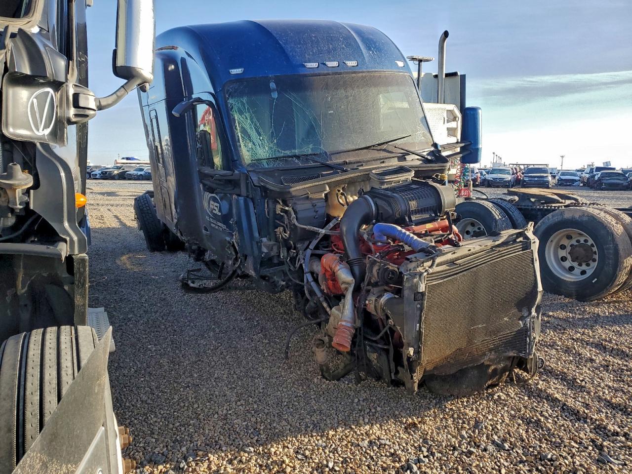 Salvage Kenworth Construction Image