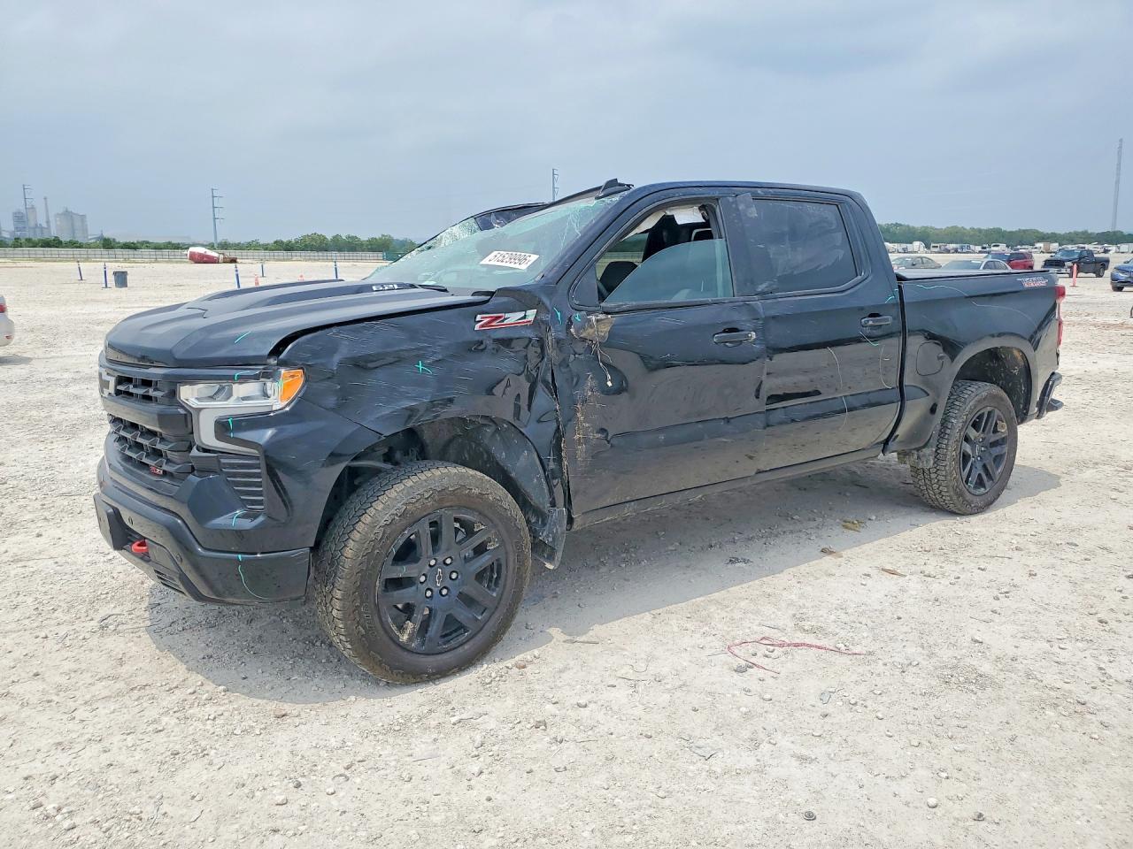 Salvage Chevrolet Silverado Image