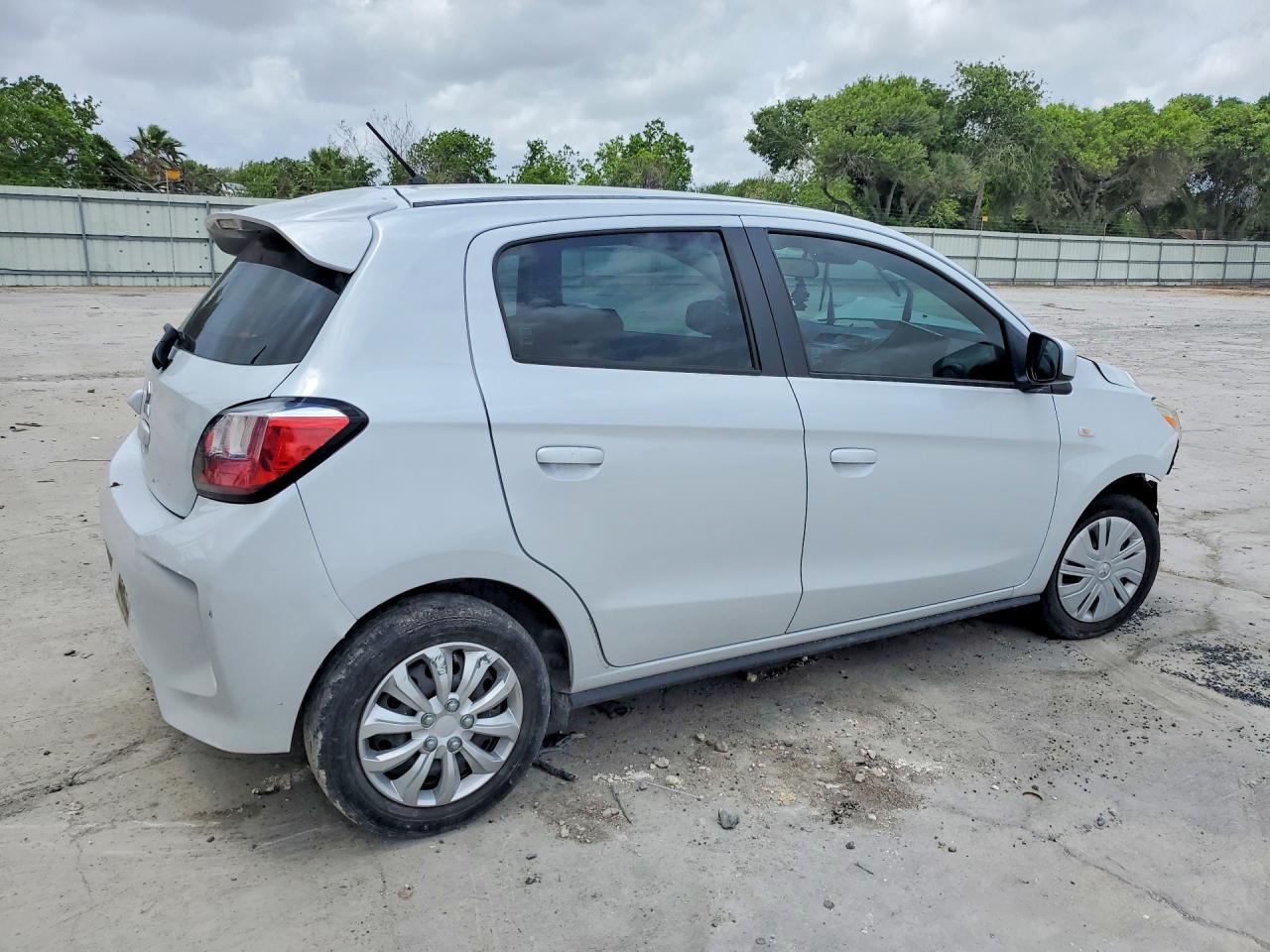 Mitsubishi Mirage Es