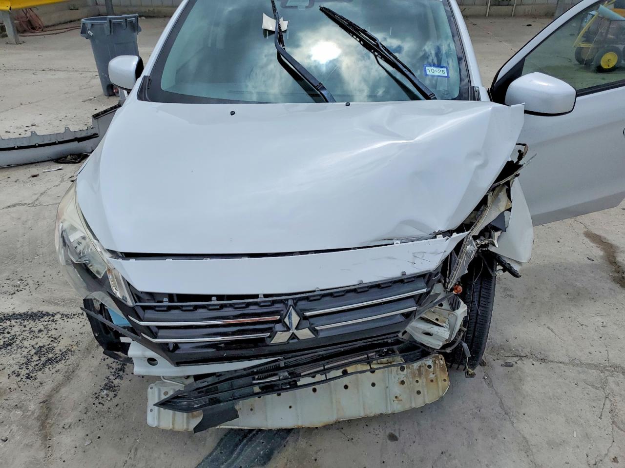 Mitsubishi Mirage Es