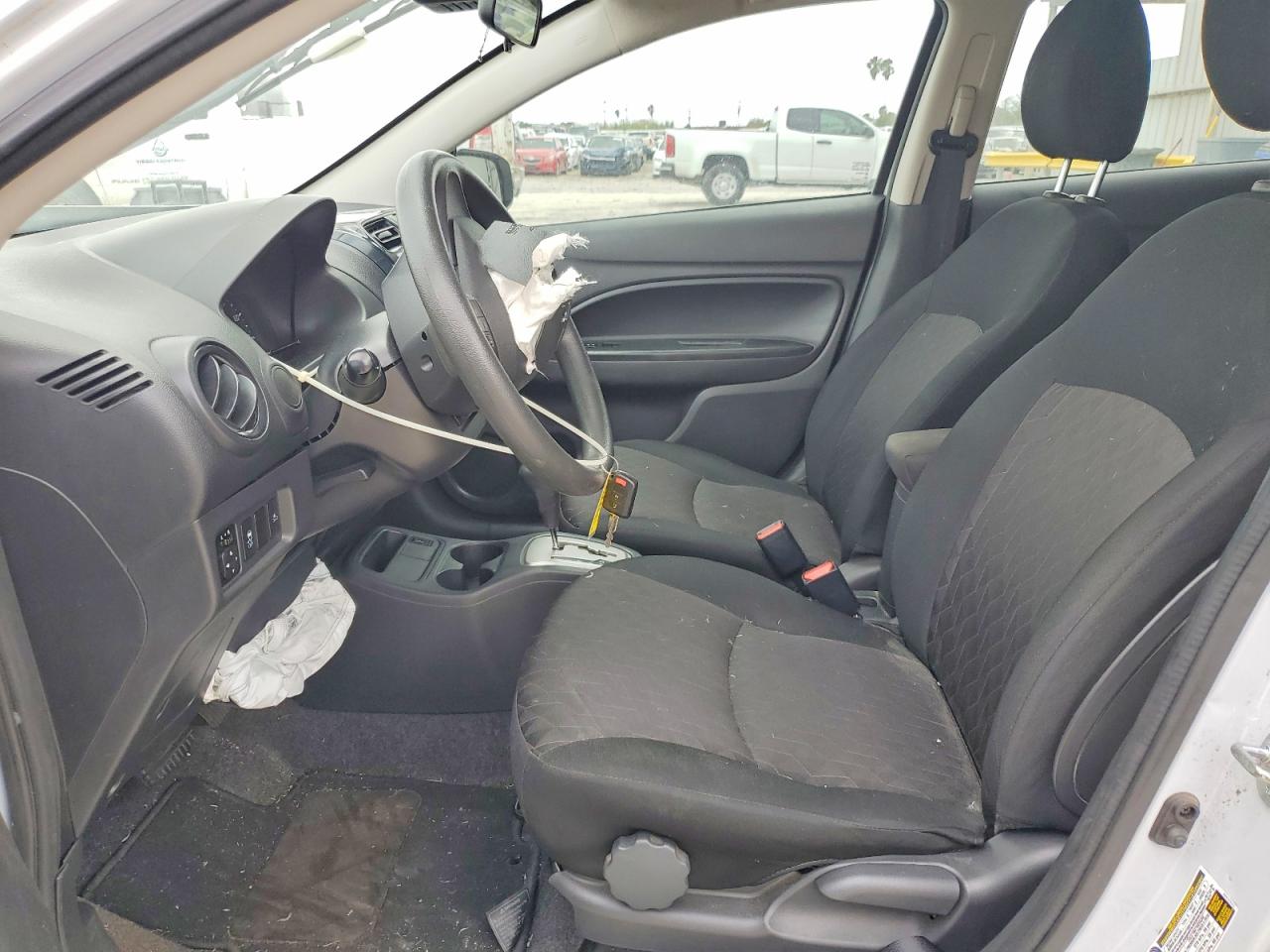 Mitsubishi Mirage Es
