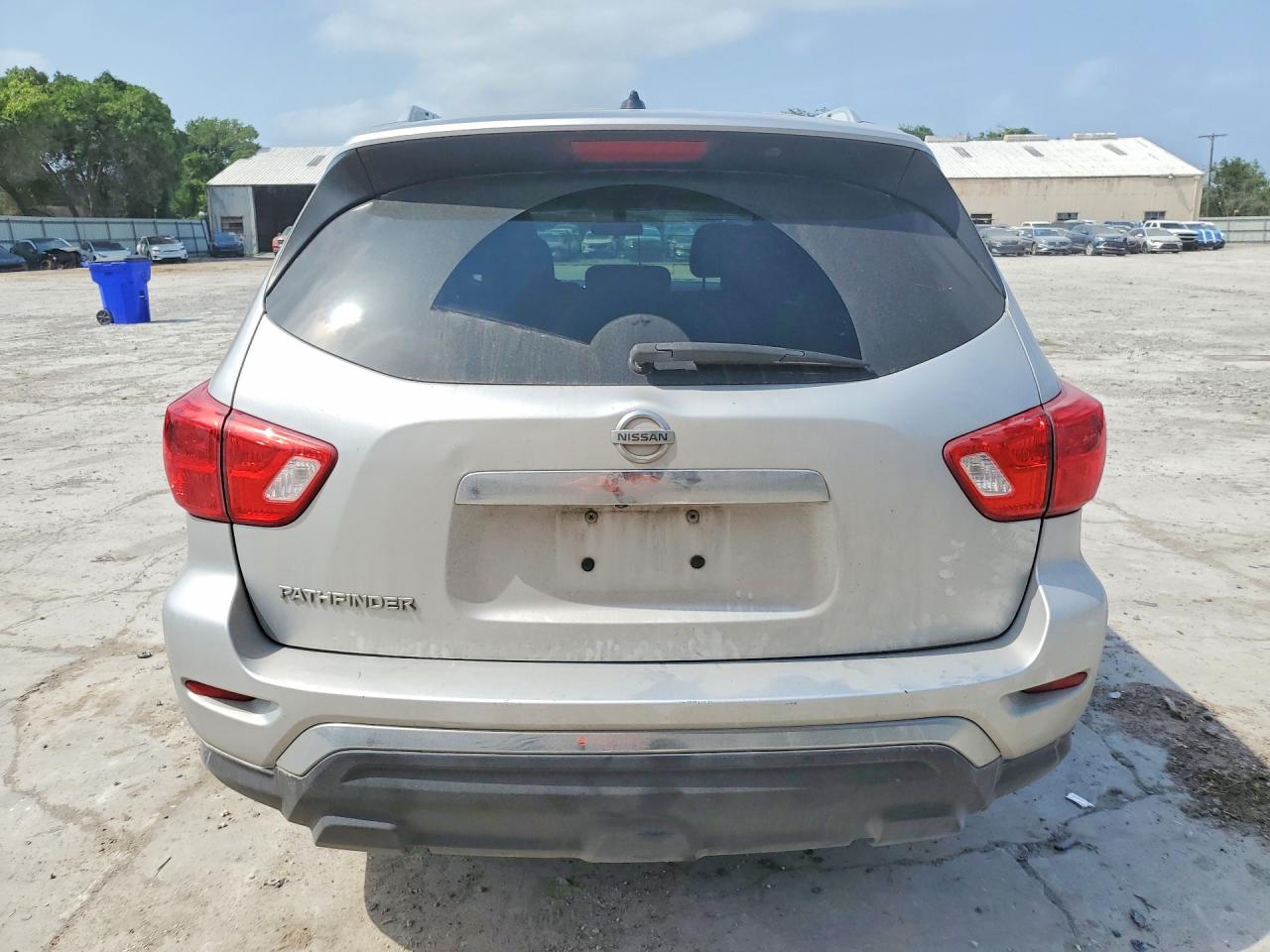 Nissan Pathfinder S