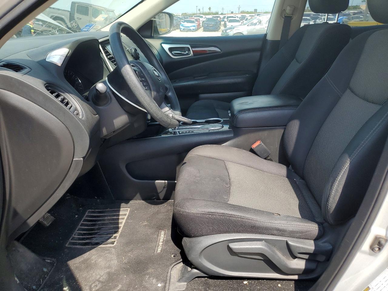 Nissan Pathfinder S