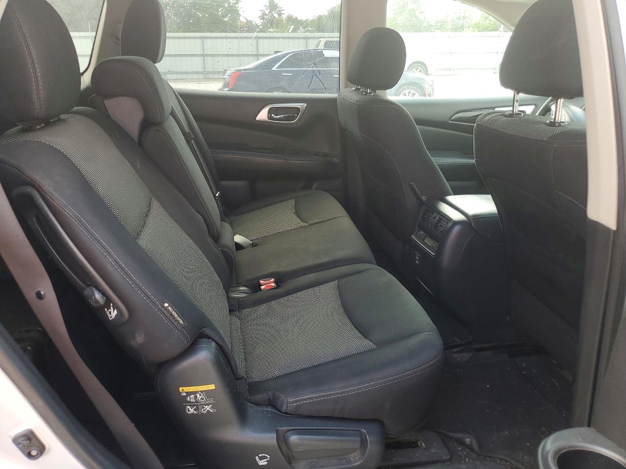 Nissan Pathfinder S