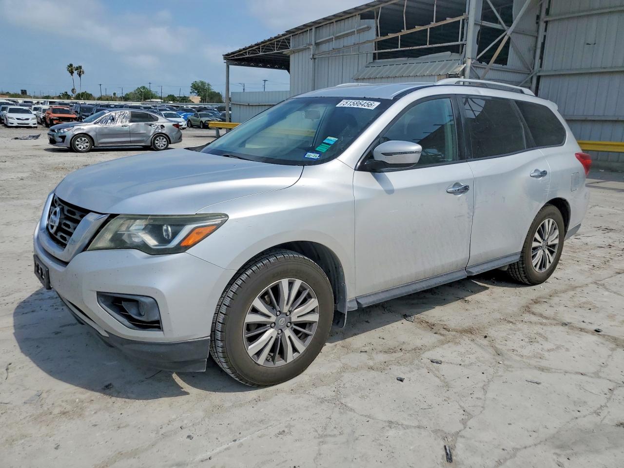 Salvage Nissan Pathfinder Image