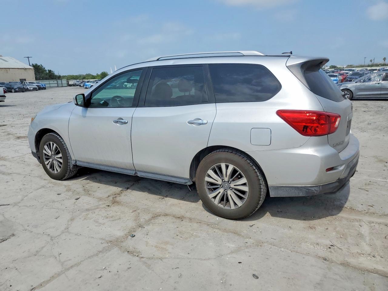 Nissan Pathfinder S