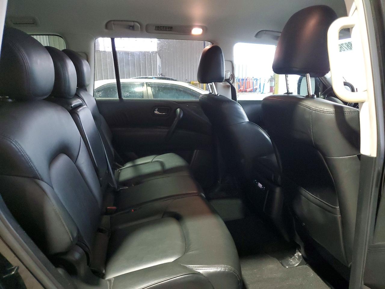 Nissan Armada Sv