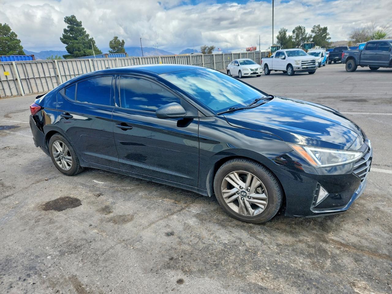 Hyundai ELANTRA Sel
