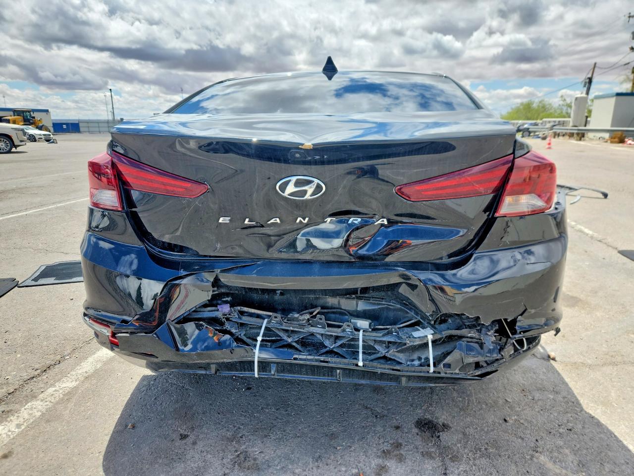 Hyundai ELANTRA Sel
