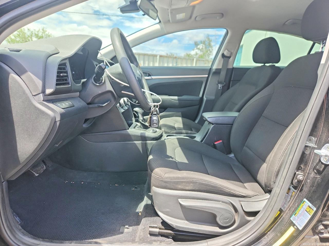 Hyundai ELANTRA Sel