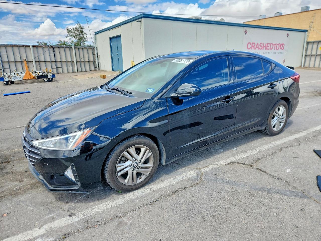 Salvage Hyundai ELANTRA Image