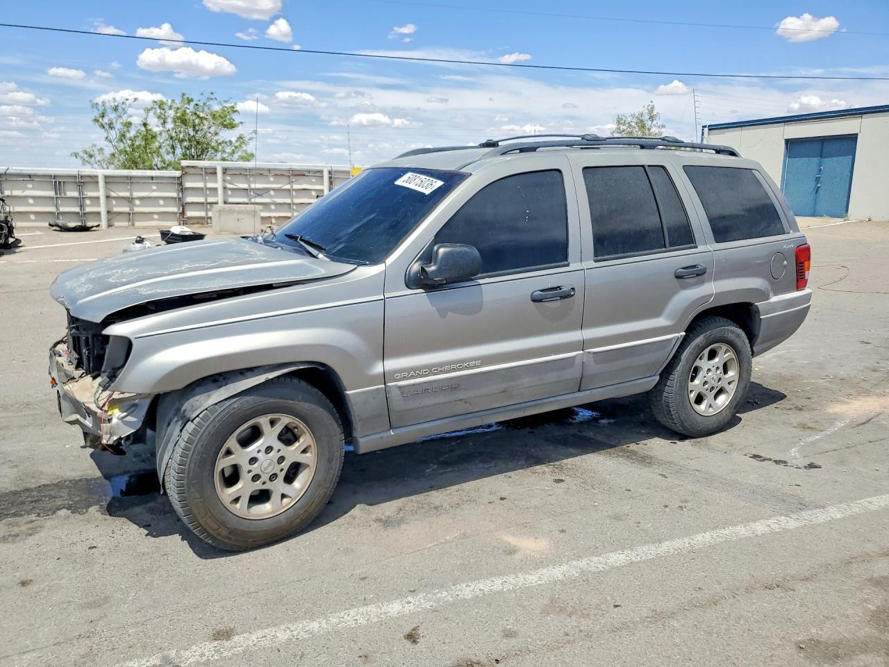 Salvage Jeep Cherokee Image