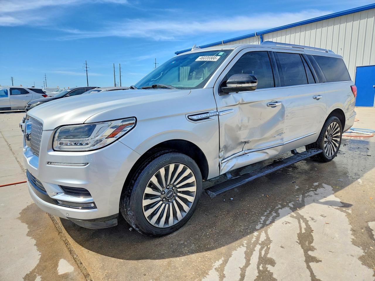 Salvage Lincoln Navigator Image