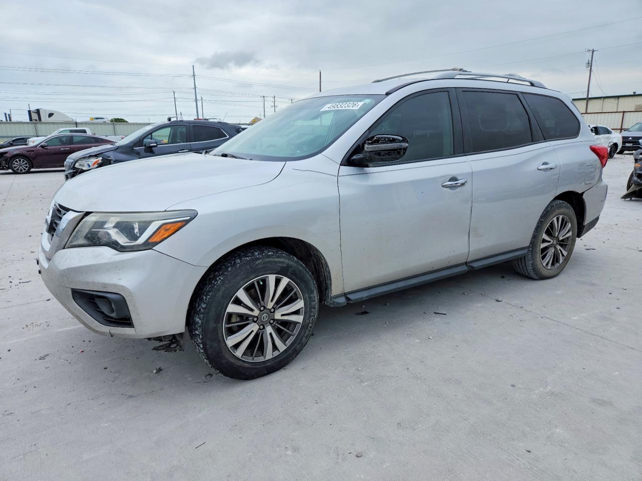 Salvage Nissan Pathfinder Image