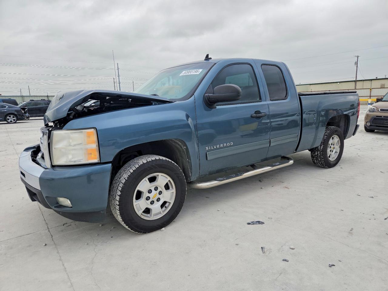 Salvage Chevrolet Silverado Image