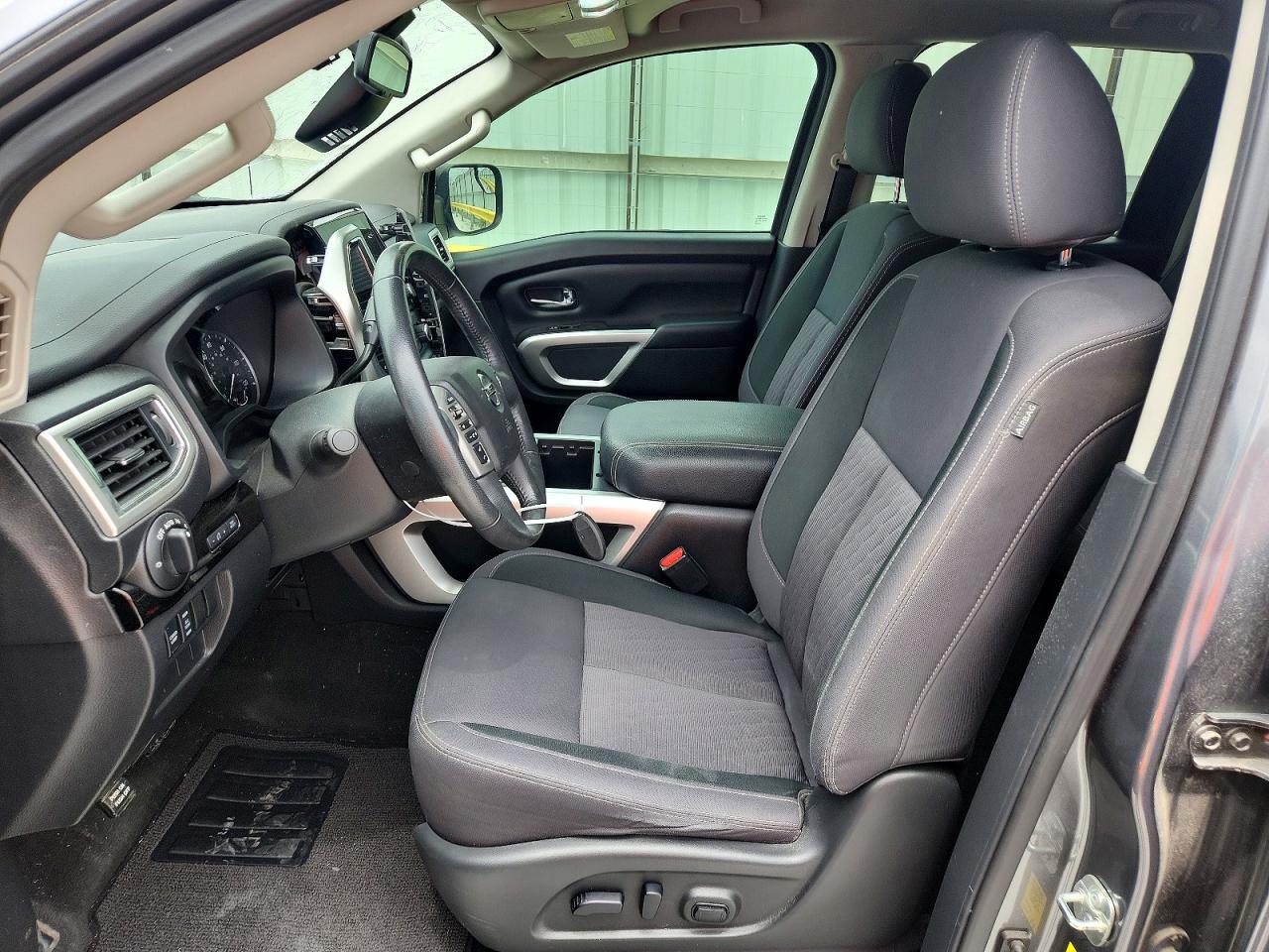 Nissan Titan Sv