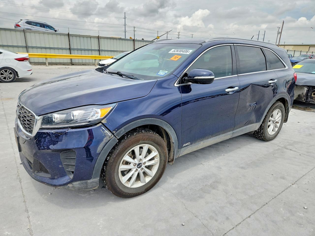 Salvage Kia Sorento Image