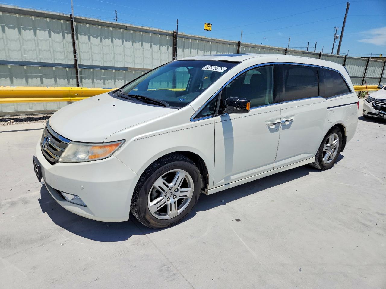 Salvage Honda Odyssey Image