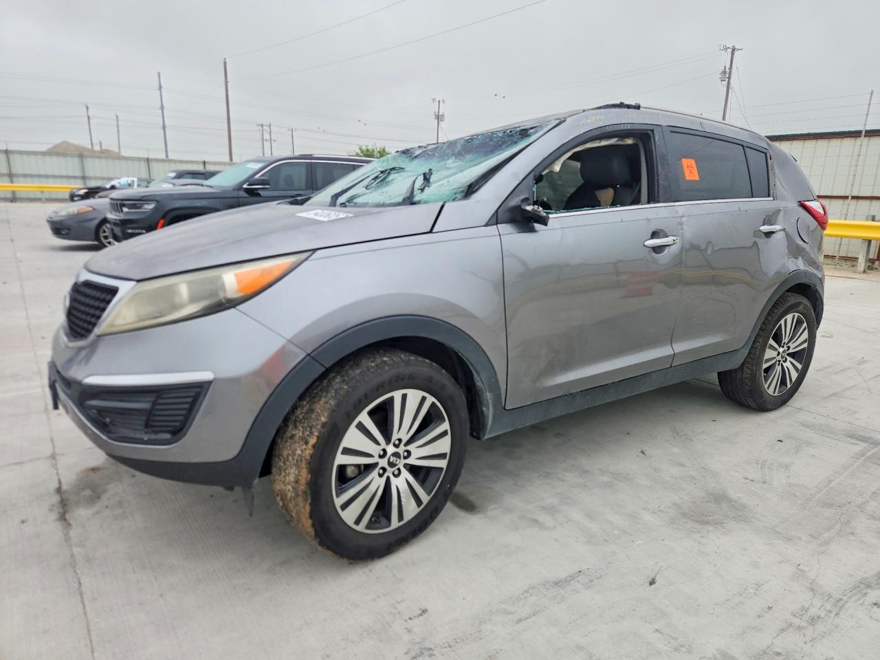 Salvage Kia Sportage Image
