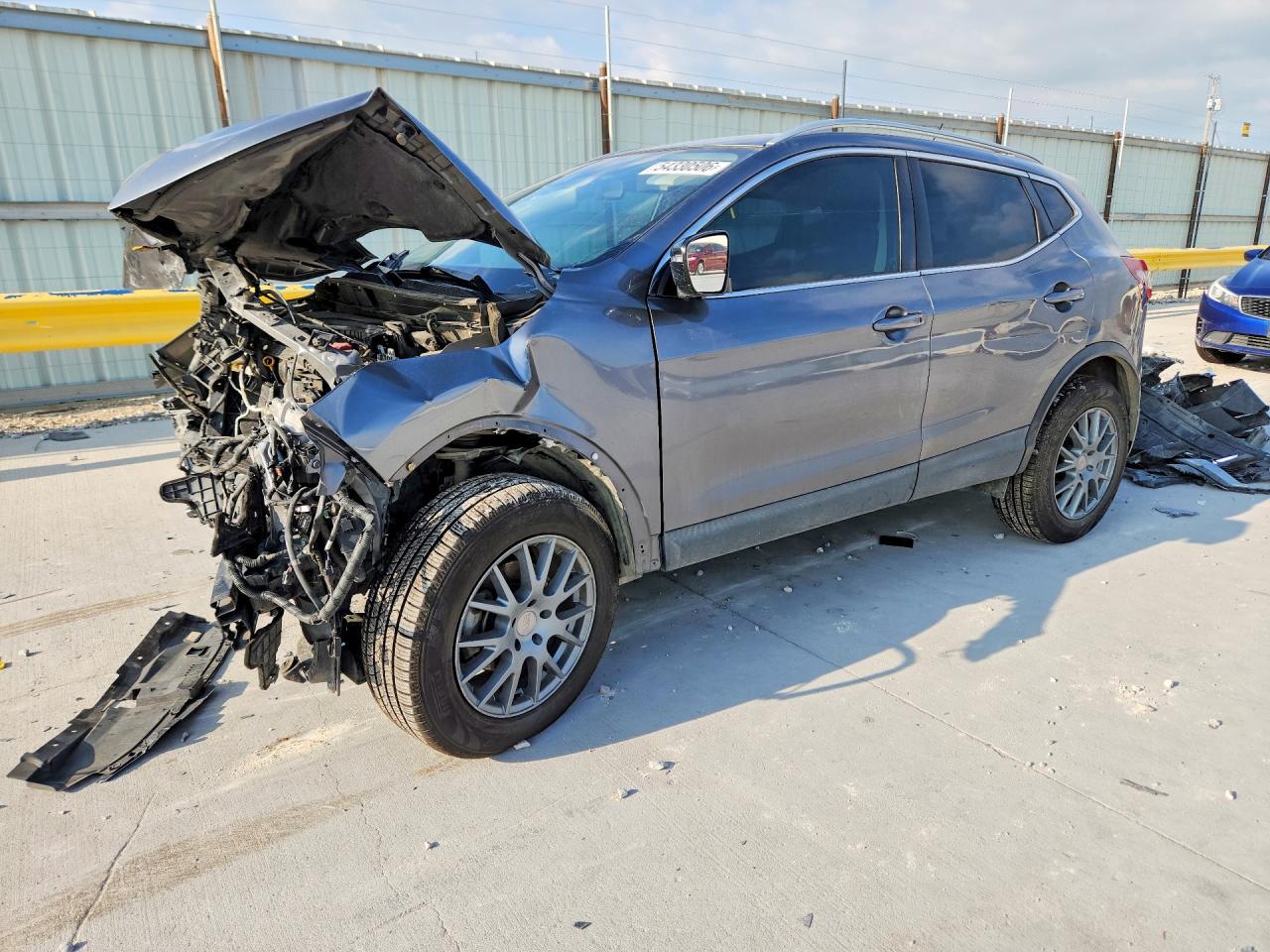 Salvage Nissan Rogue Image