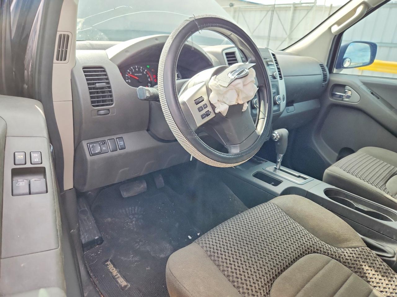 Nissan Frontier S