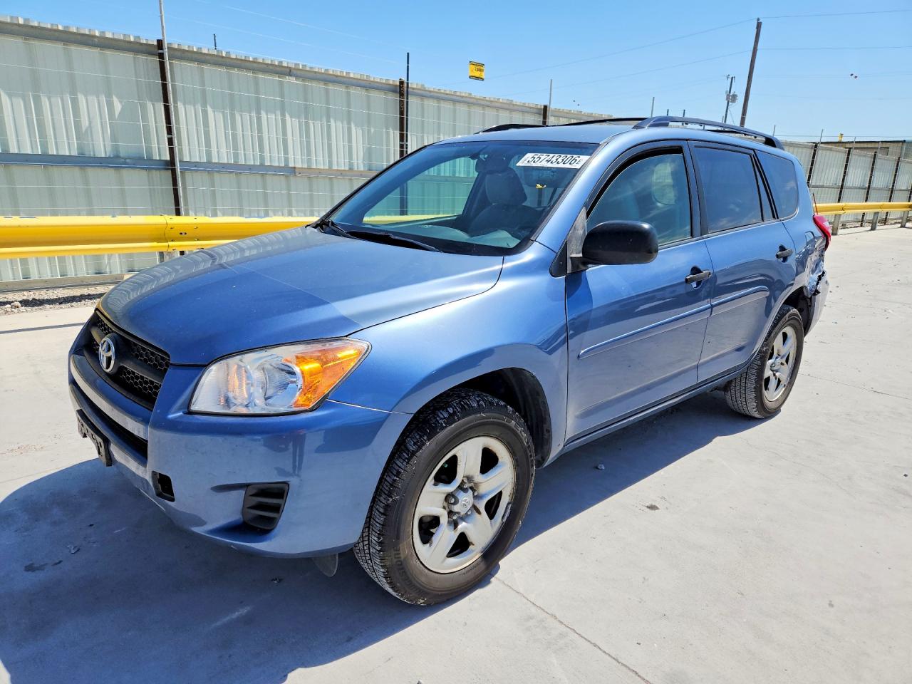Salvage Toyota RAV4 Image