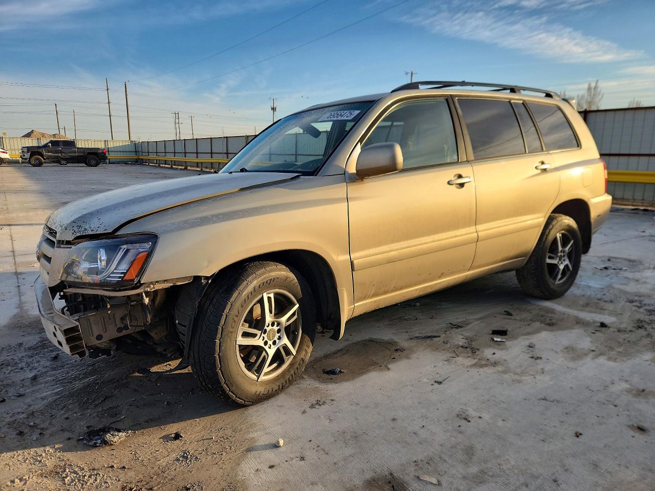 Salvage Toyota Highlander Image