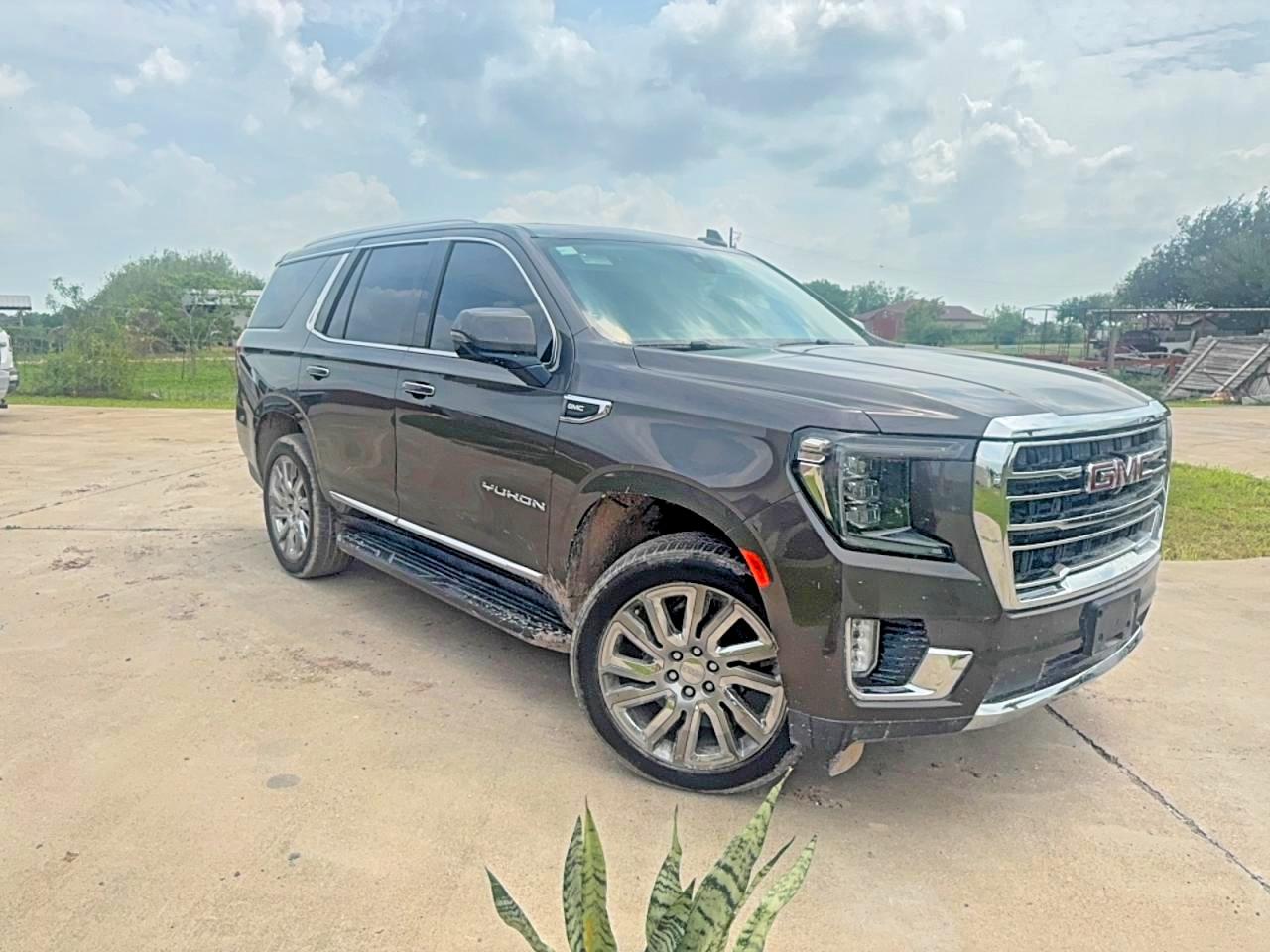 Salvage GMC Yukon Image